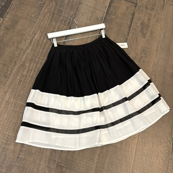 NWT NICOLE MILLER SKIRT SIZE 6 - Picture 1 of 16